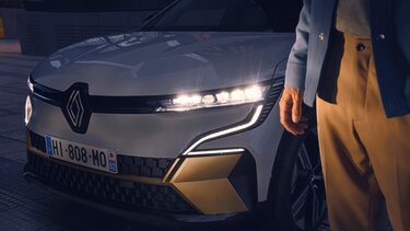 Conduite électrique avec Zoe E-Tech 100% electric | Renault