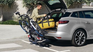 Hak holowniczy i bagażnik na rowery mocowany na haku holowniczym - Megane Grandtour