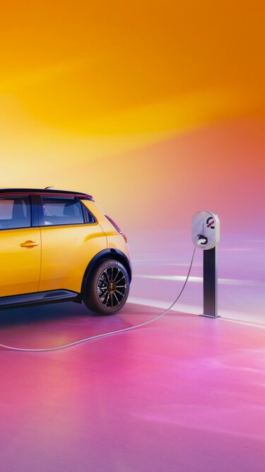 charging - mobilize - Renault 5 E-Tech 100% electric