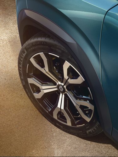 19'' diamond-cut alloy wheels