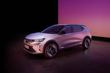 Vue 7/8 avant – Renault Scenic E-Tech 100% electric