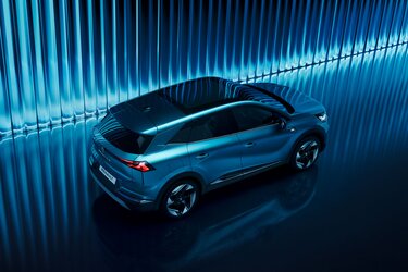 Renault Symbioz ‒ panoramatická strecha z nepriehľadného skla solarbay®