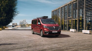 Nuovo Renault TRAFIC Passenger in colore Rouge Carmin