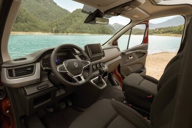 Renault Trafic SpaceNomad – Sièges individuels pivotants à l’avant