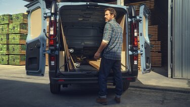 new Renault Trafic - loading area