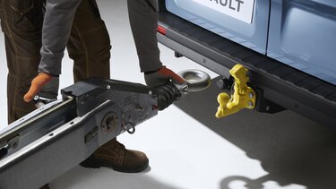 nový Renault Trafic ‒ štandardný balík ťažného zariadenia so 4-otvorovým kombinovaným hákom 