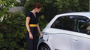 Punjenje električnog vozila Twingo E-Tech electric na poslu