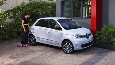 Renault MEGANE Grandtour beim aufladen
