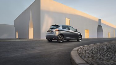 Modrý Renault Zoe  E-Tech 100% electric zozadu
