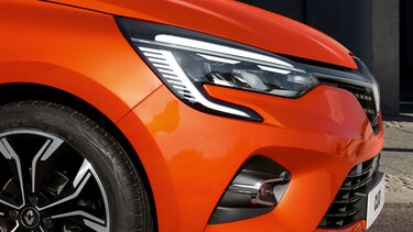 CLIO exterior laranja