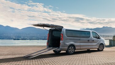 transport persoane cu dizabilități - Renault