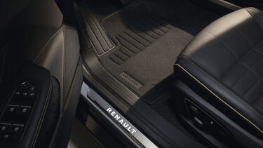  Renault Megane E-Tech 100% electric‒ príslušenstvo ‒ podlahové koberce ‒ prah dverí
